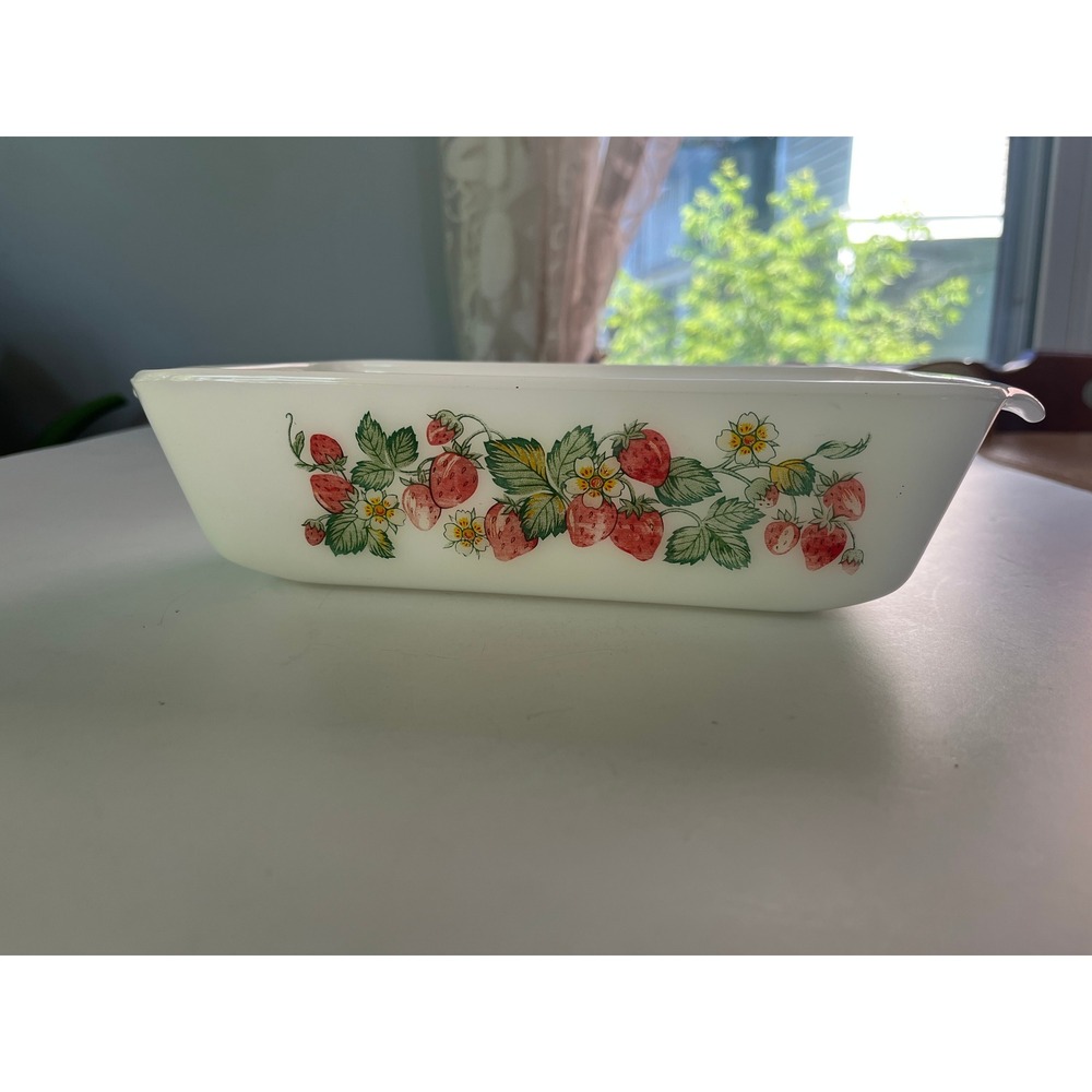 Anchor Hocking Fire King Milk Glass Loaf Pan Country Strawberry Vintage USA 5x9